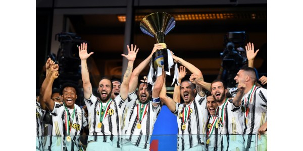 La maglia della Juventus 2020-21 viene elogiata dai fan